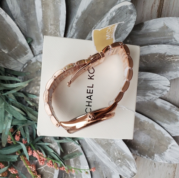 Michael Kors - Picture 3 of 4